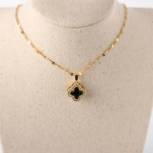 Simple Flower Shape Pendant Necklace Inlaid Shiny Zircon 18K Gold